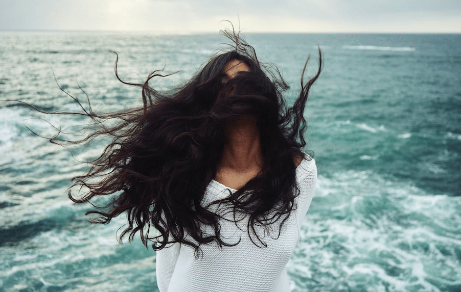 décrire les cheveux